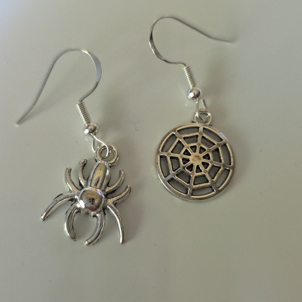 Spider And Web Asymetrical Earrings 925S Hooks